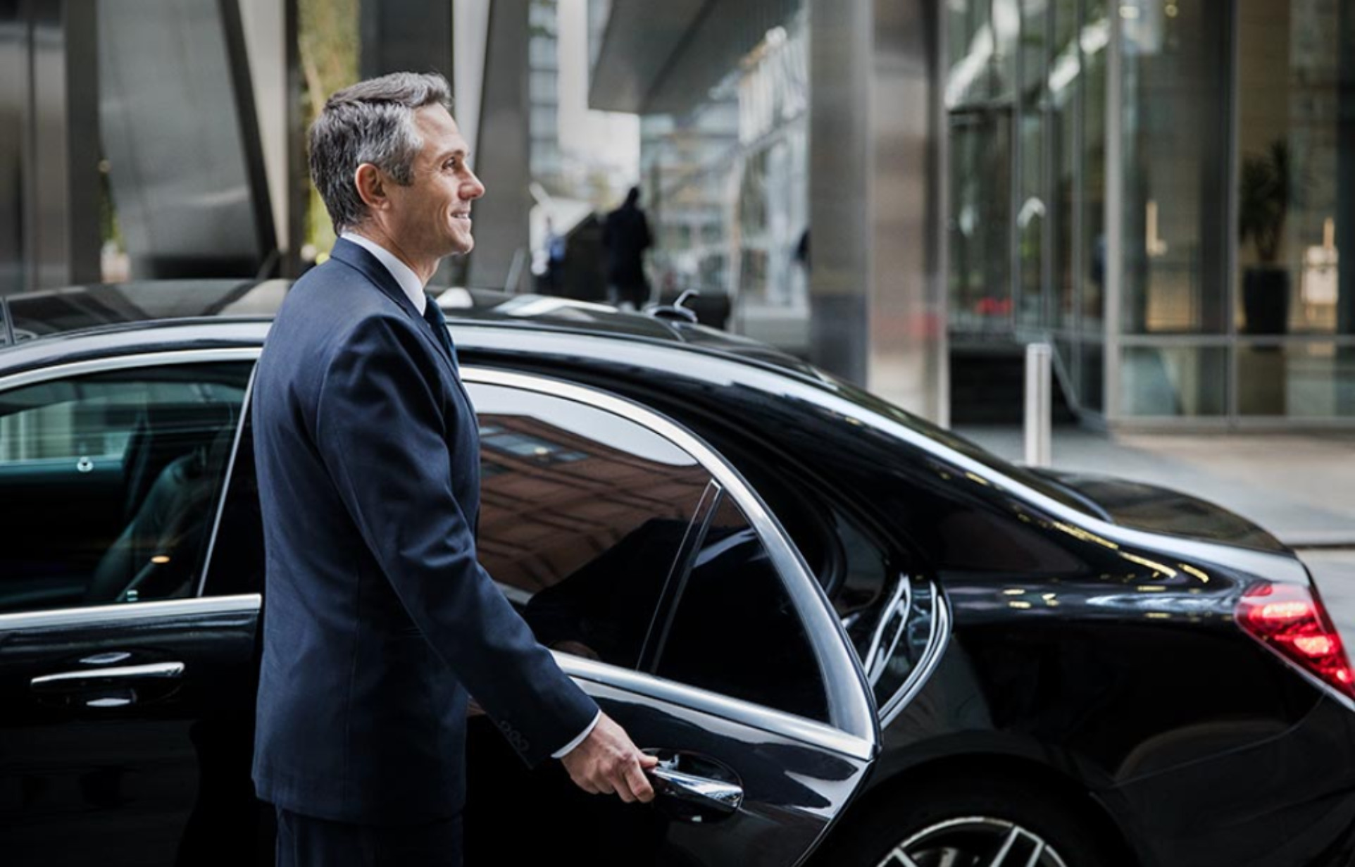 Location Voiture avec Chauffeur Nice : Avantages d’un Service Personnalisé en Côte d’Azur
